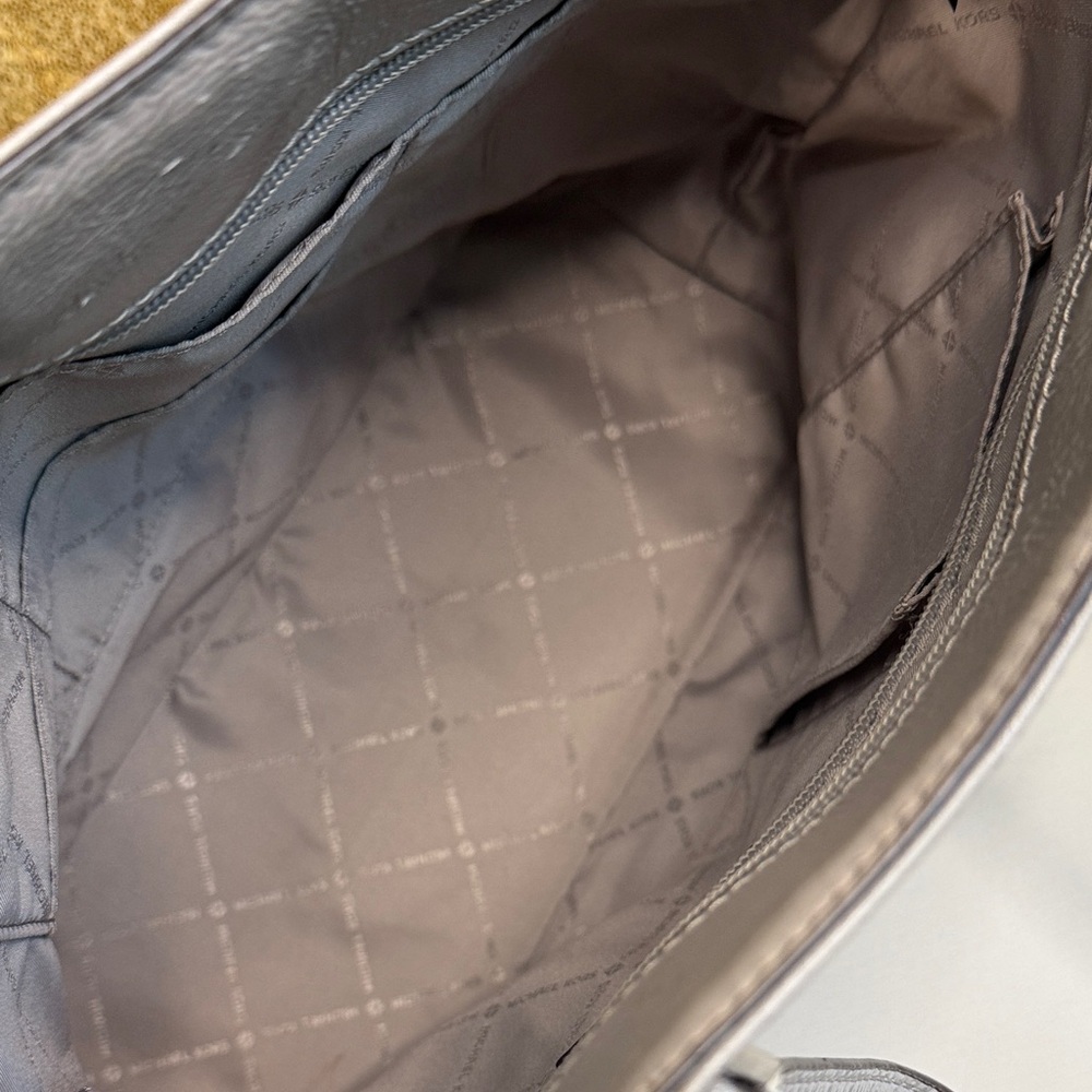 Michael Kors Monogrammed Gray Tote bag - Picture 11 of 15